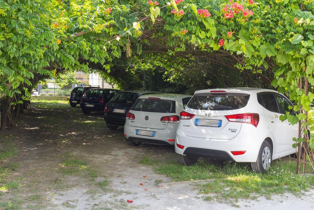Locanda Villa Fiori ベラーリア・イジェア・マリーナ エクステリア 写真